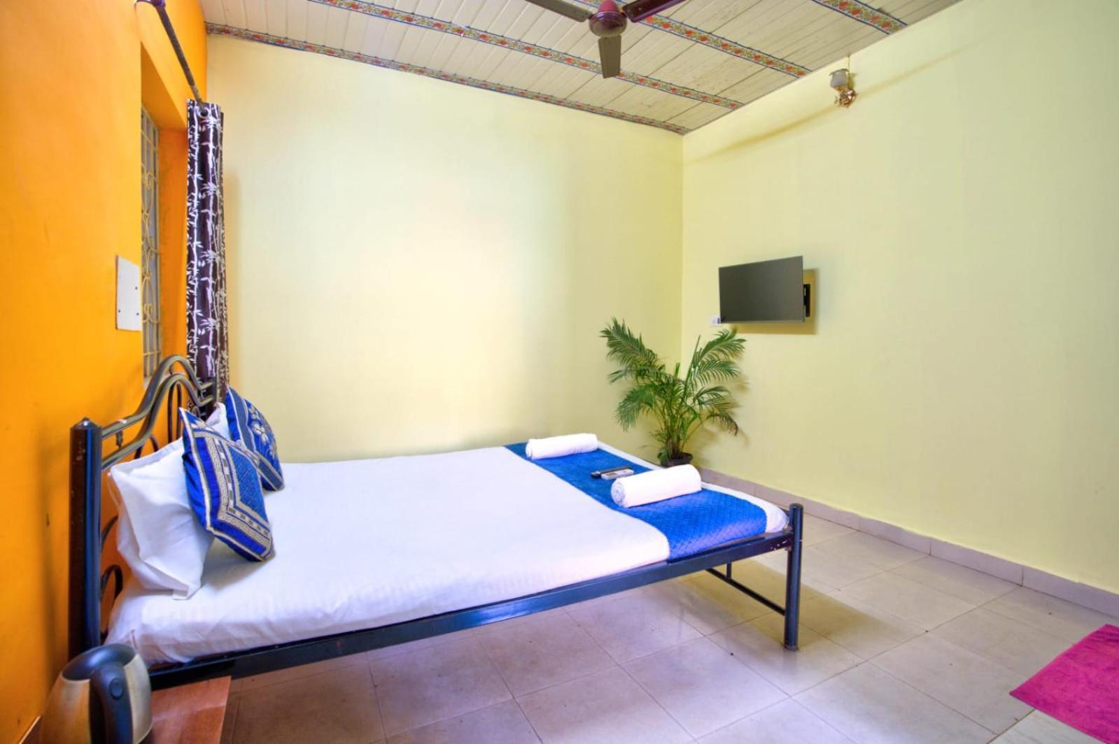 Hotel Savita กาลังกูติ ภายนอก รูปภาพ
